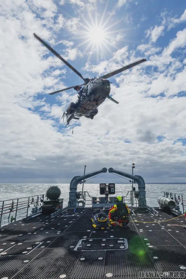 永星速配 德国海军演练后送受伤水兵 联邦警察应急管理司令部出动直升机